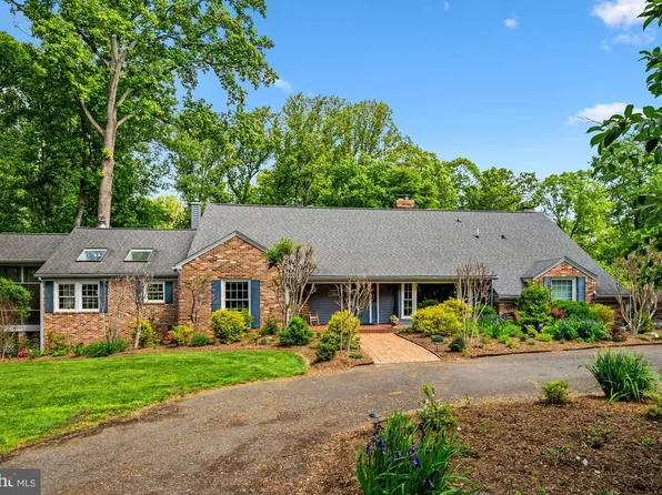 11416 Vale Rd, Oakton, VA 22124