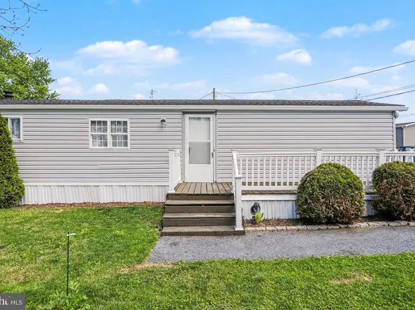 326 Don Dr, New Holland, PA 17557