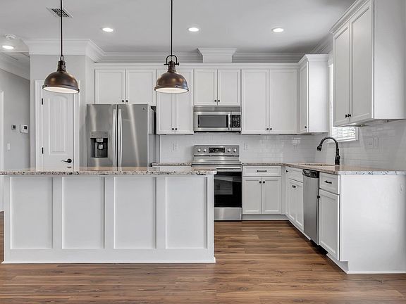 4th image of 315 Tillis Ln