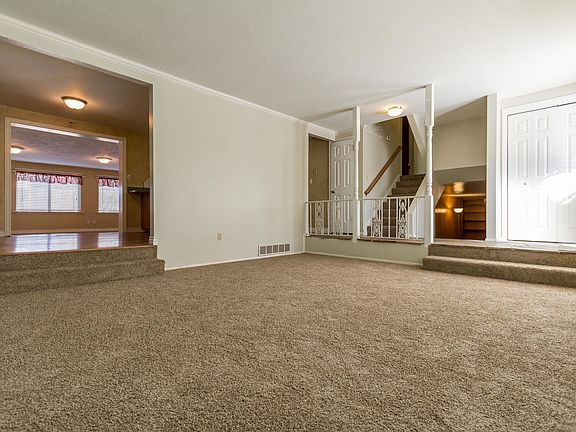 5th image of 230 S Inglewood Dr