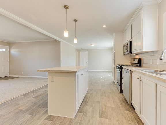 4th image of 875 W Grand River Ave #72