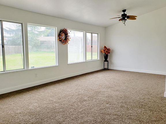4th image of 1119 Cresthaven Dr