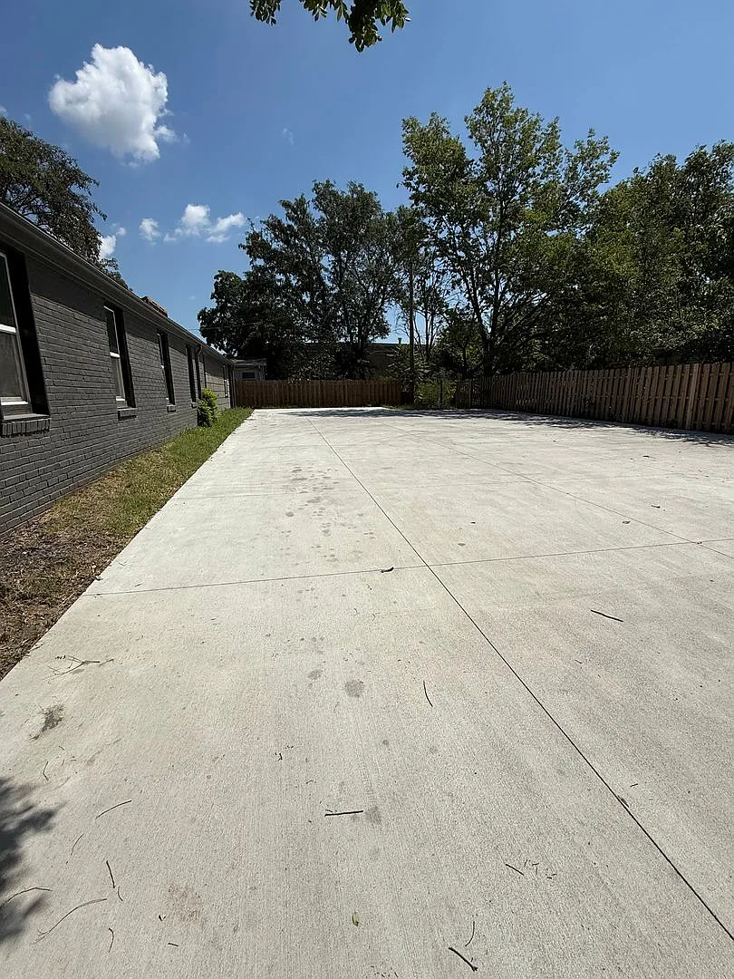 Beautiful 3 Bedroom, 2 Bathroom Quadplex Near Downtown Wichita Modern Amenities & Pet Friendly! — Photo 3