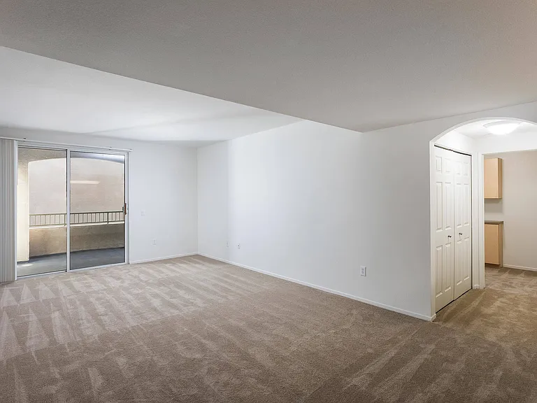 La Jolla Crossroads Apartments — Photo 43