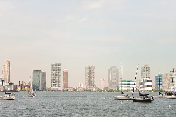 Sold by Compass | media 21