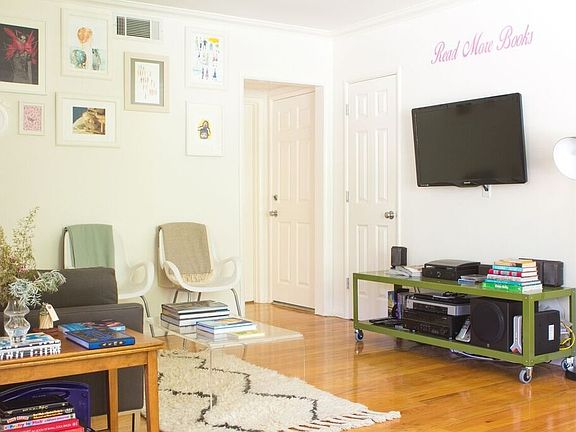 3rd image of 2429 N Beachwood Dr APT 4