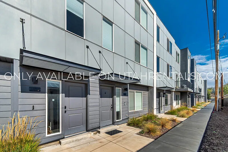 2 bed, 2.5 bath, 1758 sqft, $2,500 — Photo 3
