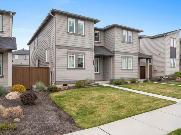 2366 NE Victor Pl, Bend, OR 97701