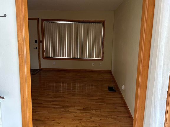 5th image of 3019 W Hood Ave