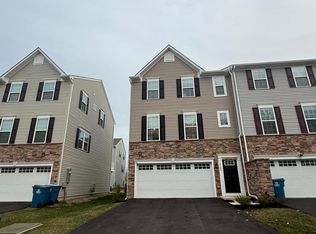 2125 Rivers Dr, Newark, DE 19702