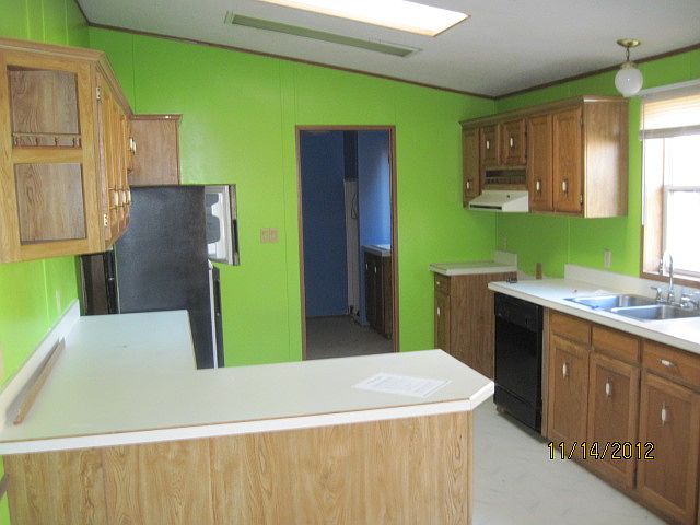 2nd image of 75 River Rd