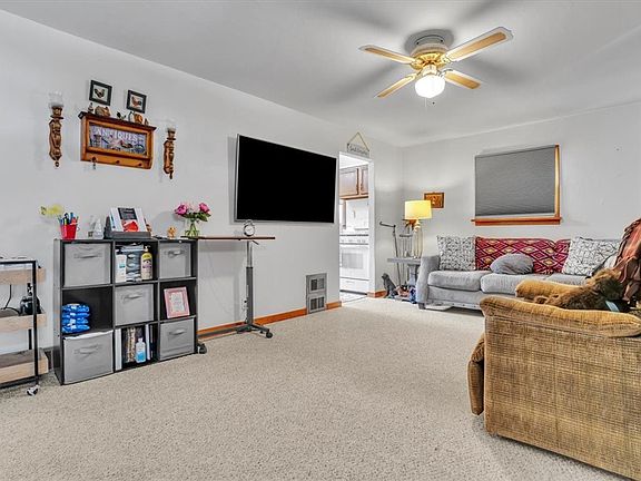 5th image of 901 Dennis Ave
