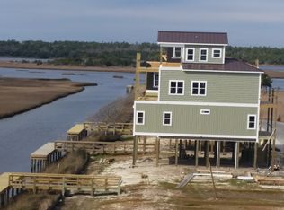 13 Atkinson Rd, Surf City, NC 28445