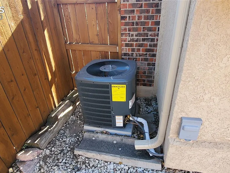 2126 Lander Cir — Photo 26