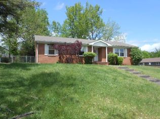 614 Holiday Park Dr, Hopkinsville, KY 42240
