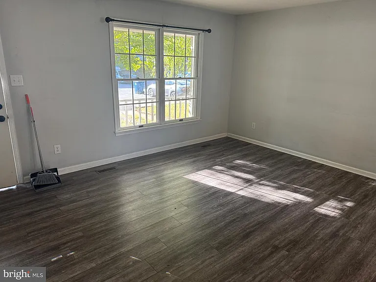 100 Cypress Dr — Photo 2
