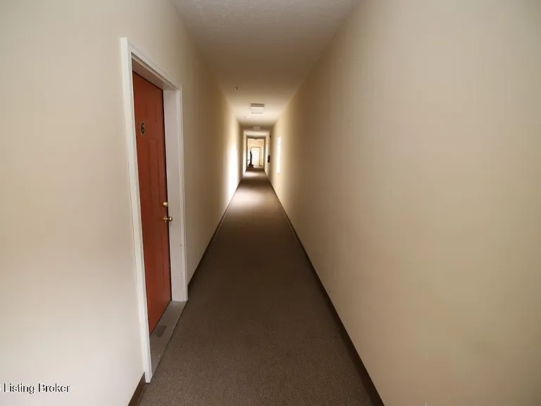 608 E Spring St #2 — Photo 10