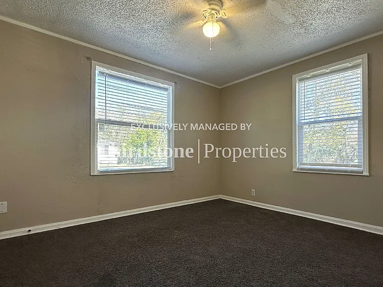 1136 Maynard St — Photo 9