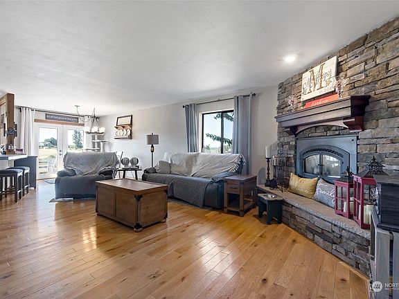 3rd image of 33814 33906 32nd Avenue S