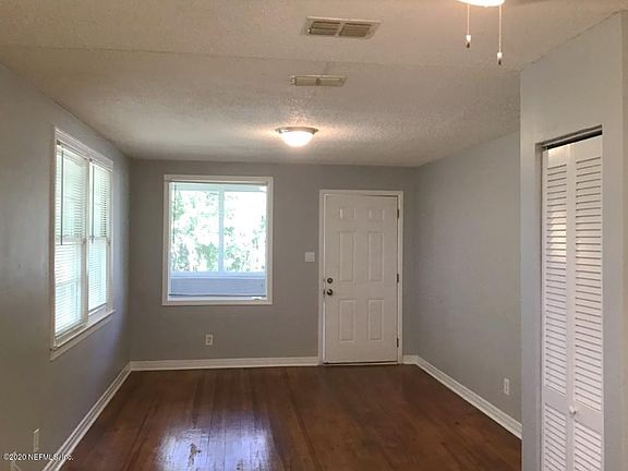 2nd image of 4846 Merrimac Ave