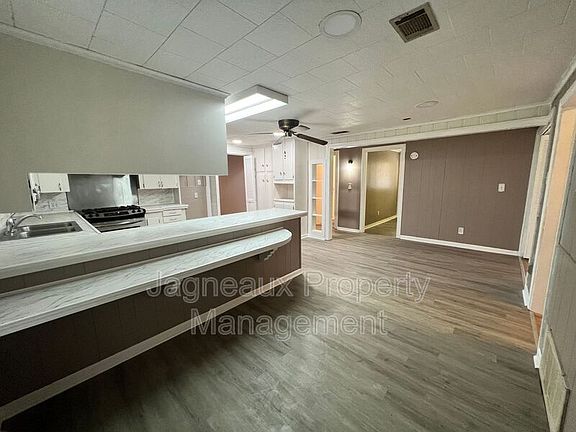 4th image of 3105 Deaton St