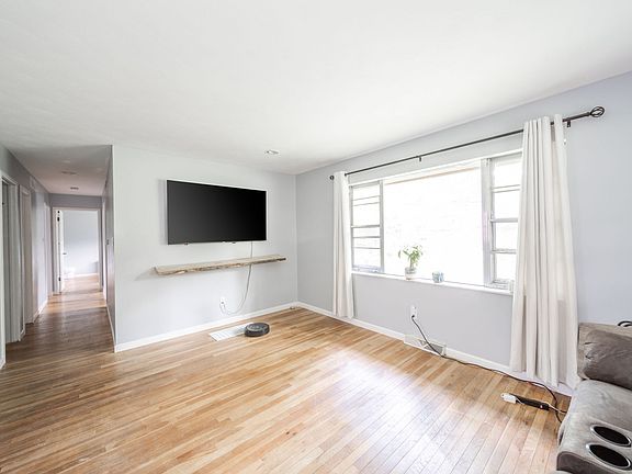 2nd image of 401 Beechwood Dr