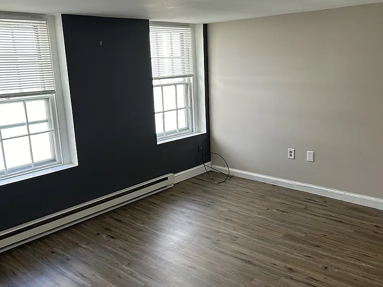 347 Main St — Photo 5