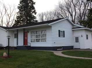 304 Stiles St, Manchester, IA 52057