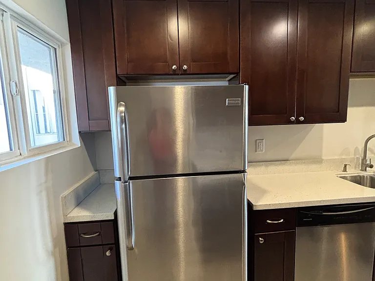 1000 N Orange Grove Ave #10 — Photo 2