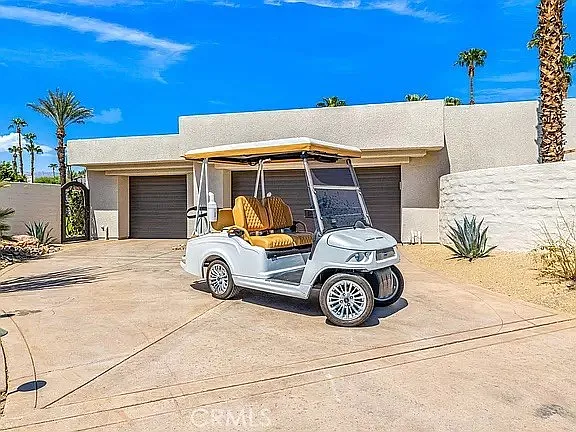 5 bed, 8.0 bath, 6112 sqft, $50,000 — Photo 4