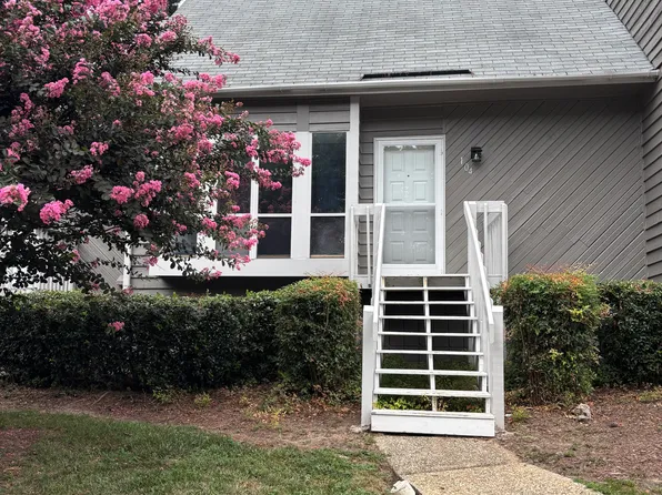 104 Virginia Pl, Cary, NC 27513