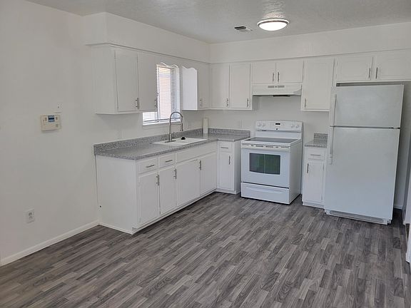 3rd image of 1609 Stanford Dr SE