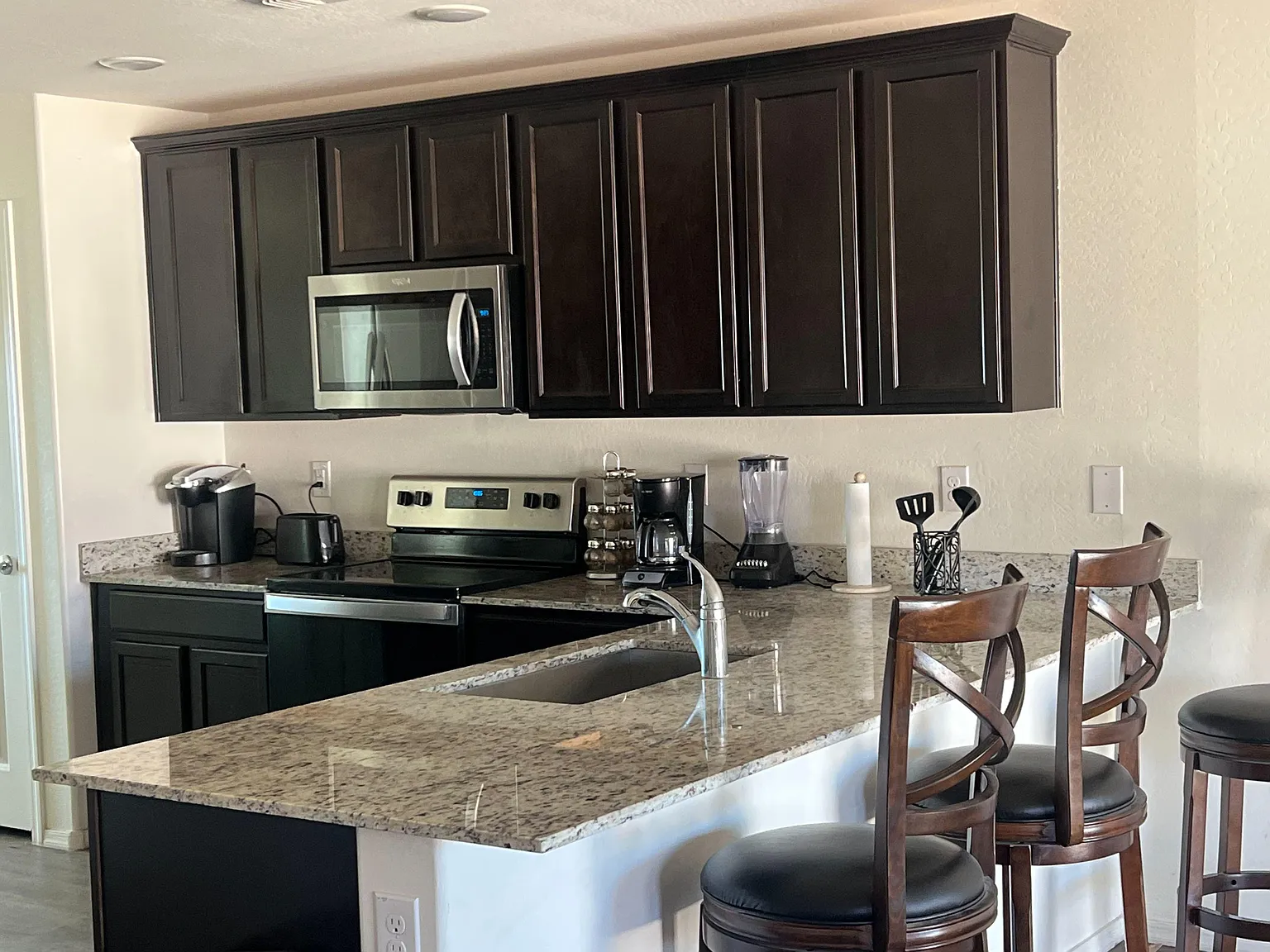 4 bed, 3.0 bath, 2500 sqft, $1,230 — Photo 4