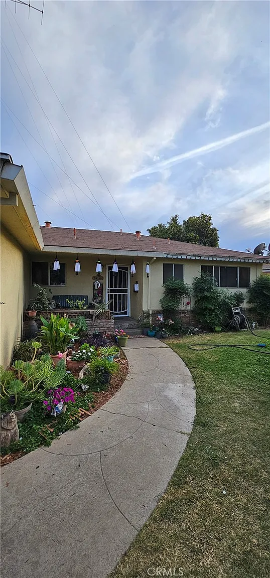 1430 Queens Cir photo 1