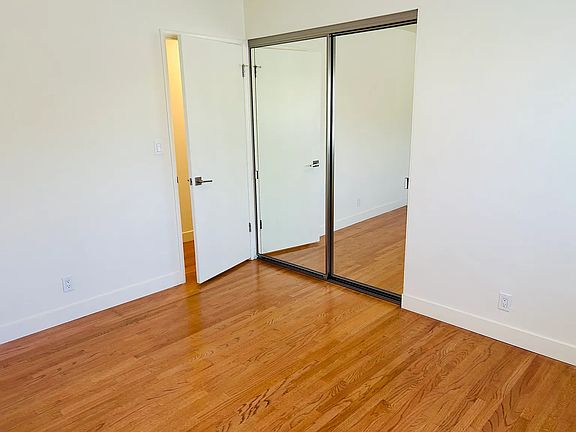 5th image of 1041 E Mayfair Ave
