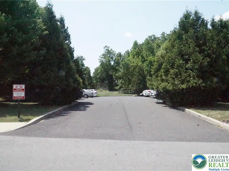 737 Trout Creek Ln — Photo 45