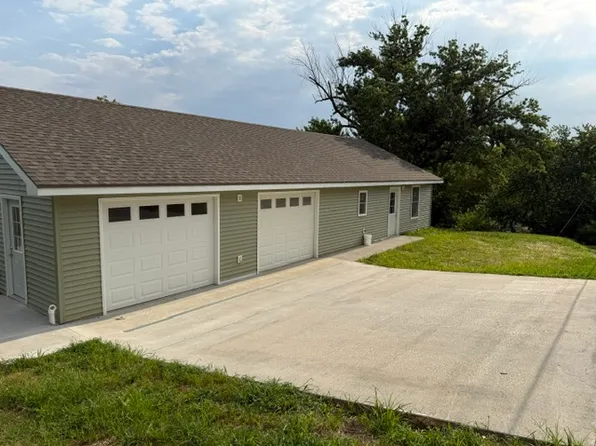 1025 S 10th St, Atchison, KS 66002