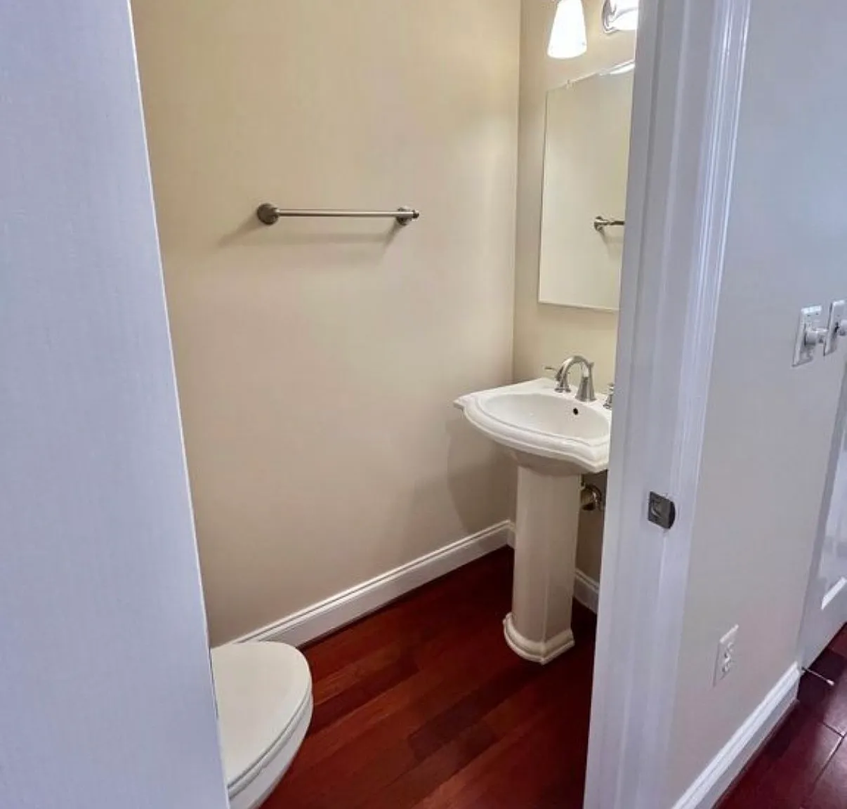 4 bed, 4.5 bath, 2205 sqft, $4,000 — Photo 1