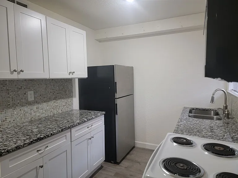 625 Coleman St — Photo 35