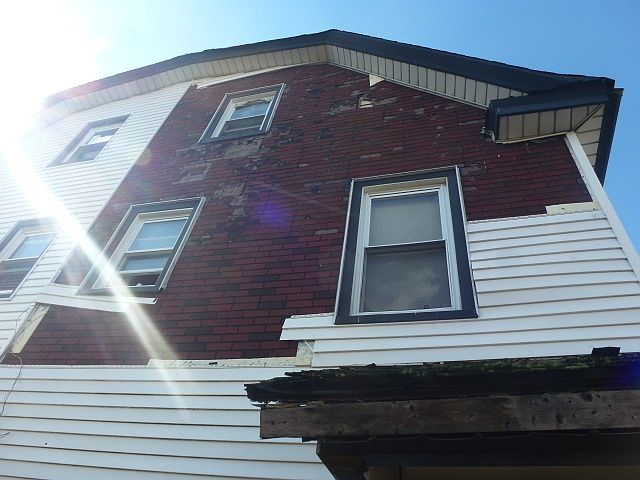 2nd image of 217 Taylor St