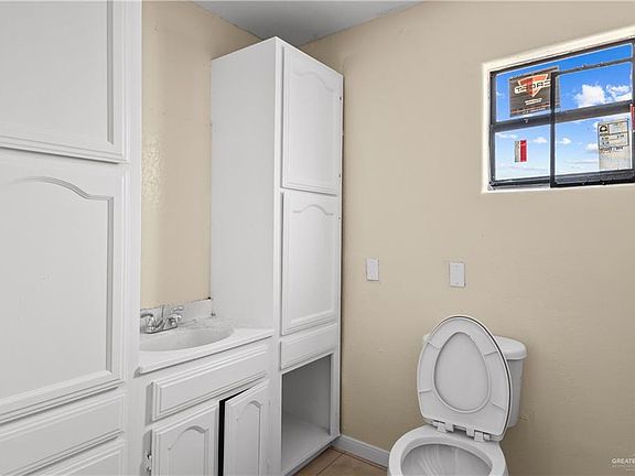 2nd image of 1318 Coconut Palm Ave