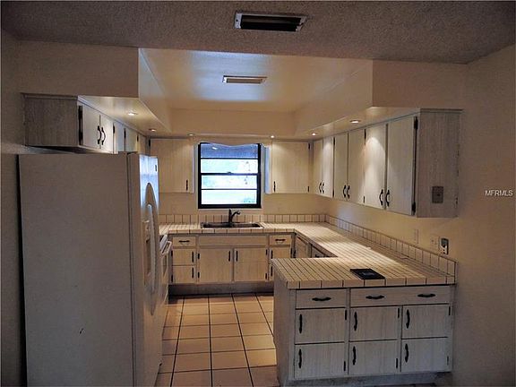 5th image of 690 Grand Plaza Dr
