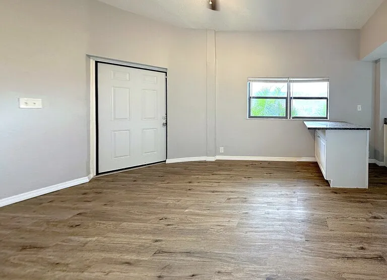 14125 Palm St #3 — Photo 6