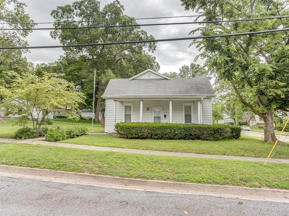 220 S Saint Clair St, Lebanon, IL 62254
