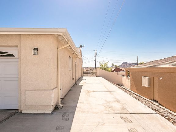 4th image of 2920 Indian Springs Dr