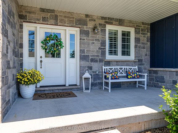 3rd image of 19 Cheslock Cres