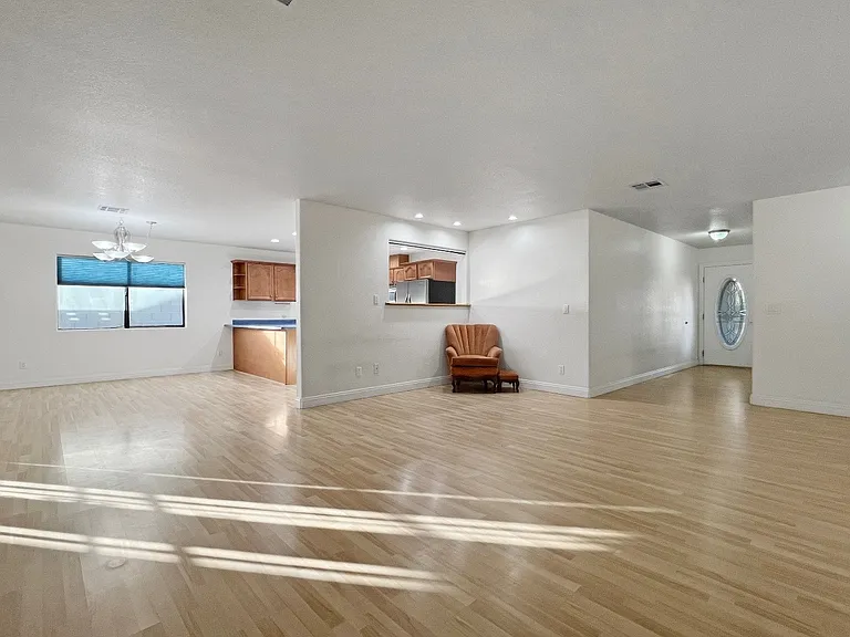 871 Montera Ln — Photo 5