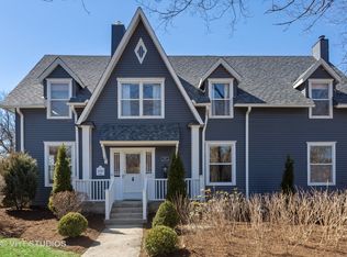 600 Hickory Rd, Glen Ellyn, IL 60137