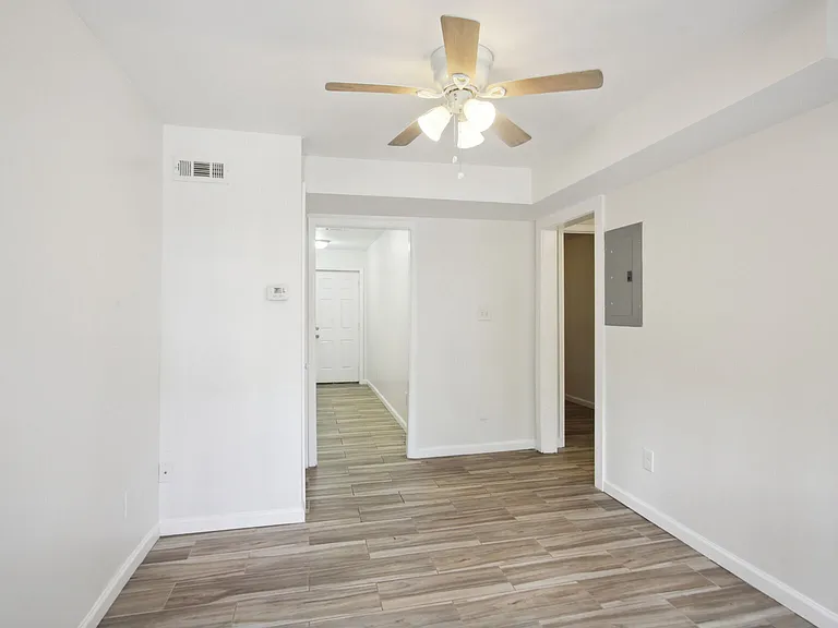615 Oliver St NW #6 — Photo 5