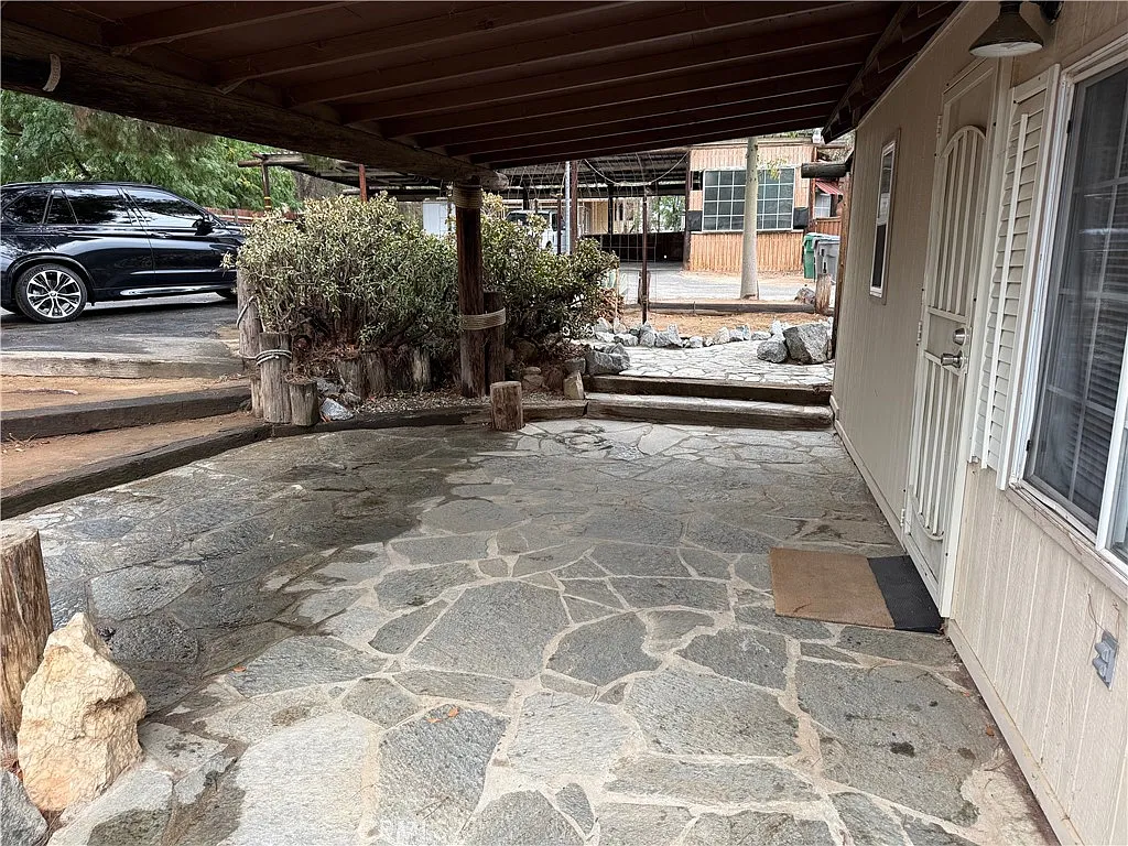 2 bed, 1000 sqft, $1,900 — Photo 3
